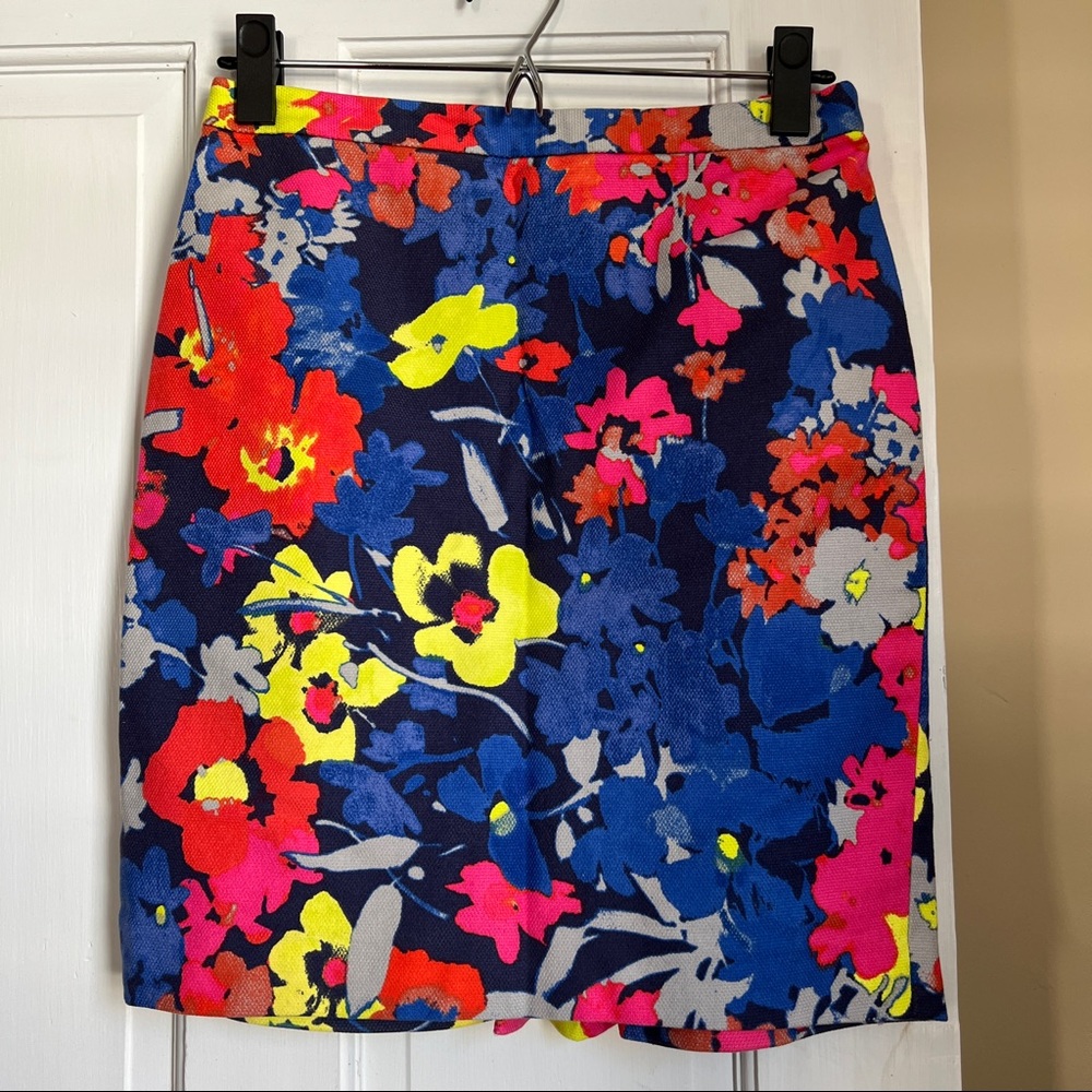 Loft floral pencil skirt, size 2P (fits like a 0)